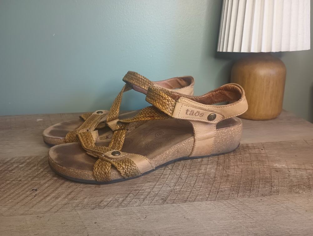 Taos Trulie Wedge Sandals Womens 8-8.5 Mustard Braided Adjustable Comfort Boho
